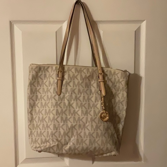 Michael Kors Handbags - Michael Kors tote